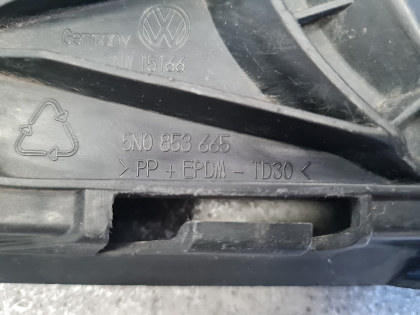 Miglas luktura reste, pa kreisi priekš VW Tiguan 2007-2016 5N0853665 3 Miglas luktura reste, pa kreisi priekš VW Tiguan 2007-2016 5N0853665