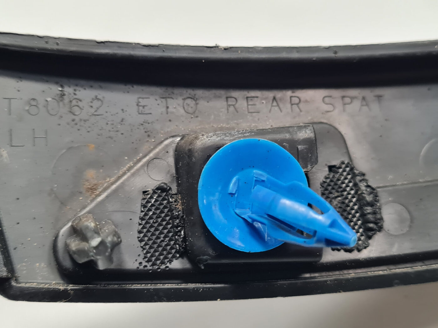 Aizmugurēja bufera uzlika pa kreisi priekš Land Rover Range Rover 2011-2018 5 Aizmugurēja bufera uzlika pa kreisi priekš Land Rover Range Rover 2011-2018