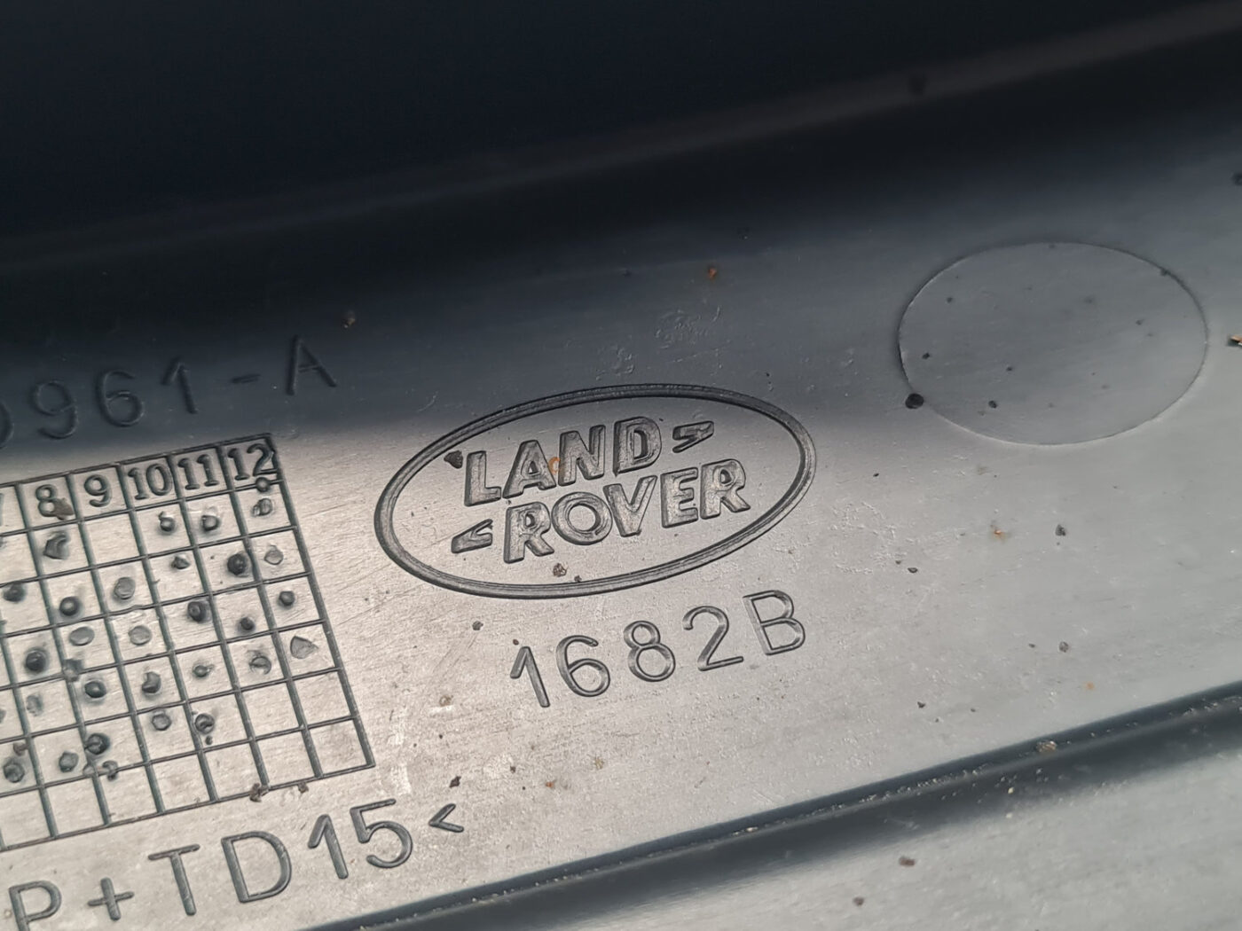 Aizmugurēja bufera uzlika pa kreisi priekš Land Rover Range Rover 2011-2018 4 Aizmugurēja bufera uzlika pa kreisi priekš Land Rover Range Rover 2011-2018