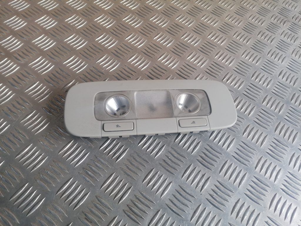 Aizmugurējo sēdvietu apgaismojums priekš VW GOLF VARIANT 2012 1 Aizmugurējo sēdvietu apgaismojums priekš VW GOLF VARIANT 2012