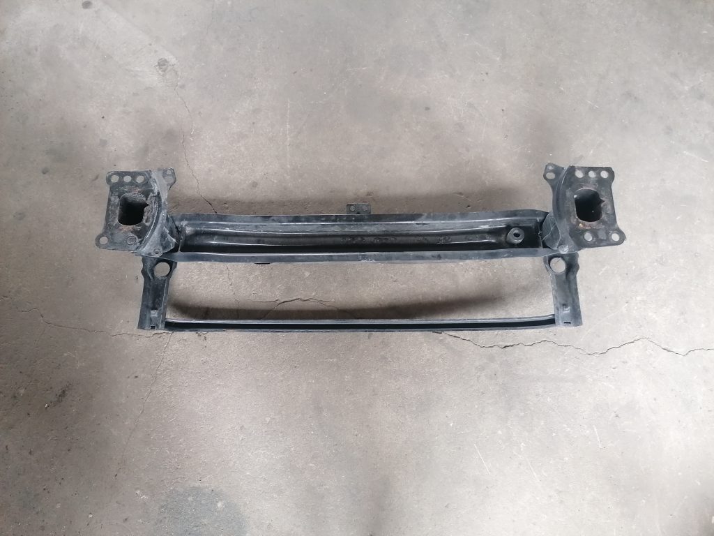 Priekšējā bufera pastiprinātājs priekš VW GOLF VARIANT 2012 2 Priekšējā bufera pastiprinātājs priekš VW GOLF VARIANT 2012