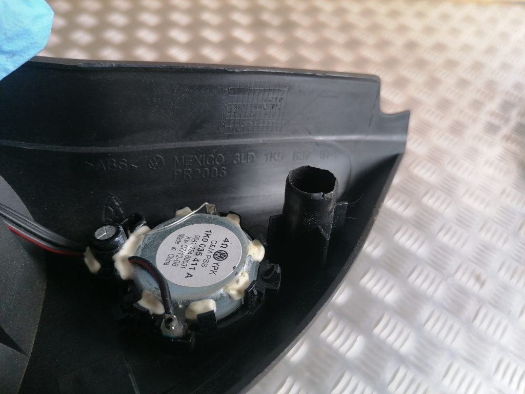 Durvju spoguļa apdares uzlika salonā (ar skaļruni) priekš VW GOLF VARIANT 2012 4 Durvju spoguļa apdares uzlika salonā (ar skaļruni) priekš VW GOLF VARIANT 2012