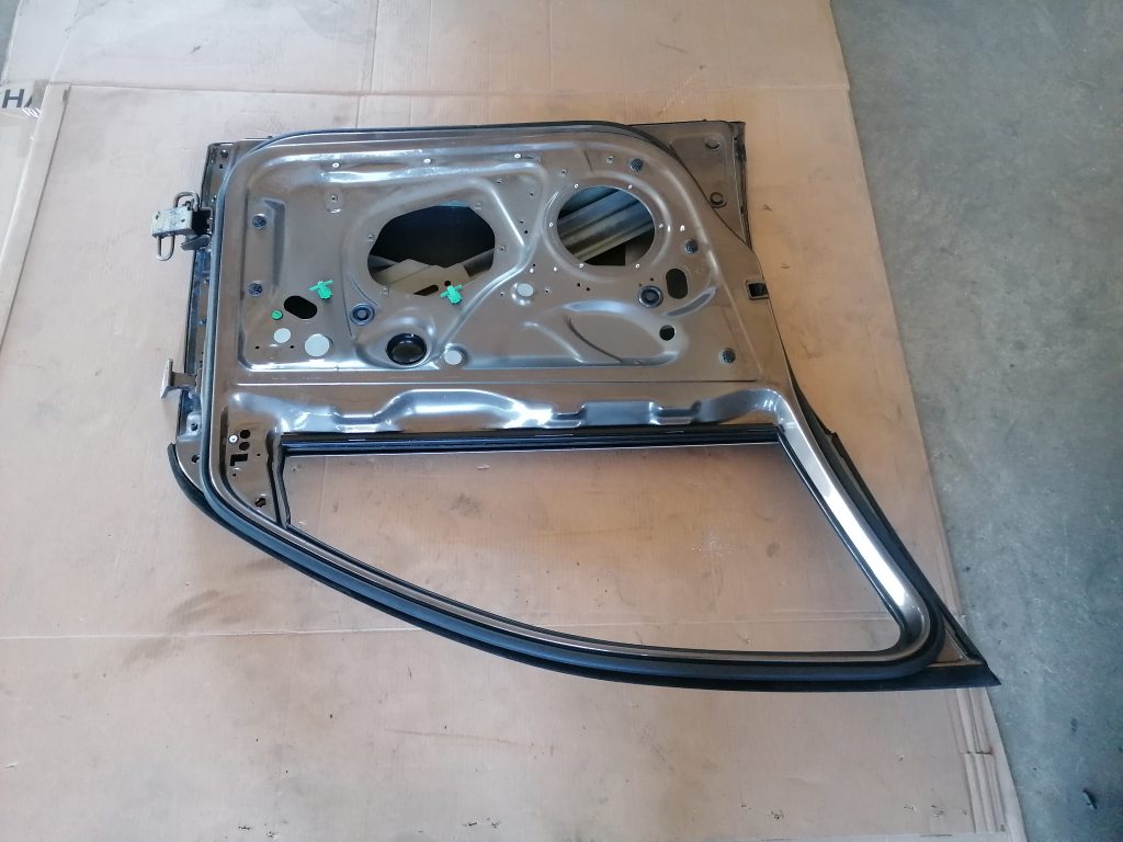 Priekšējās kreisās durvis priekš VW GOLF VARIANT 2012 2 Priekšējās kreisās durvis priekš VW GOLF VARIANT 2012