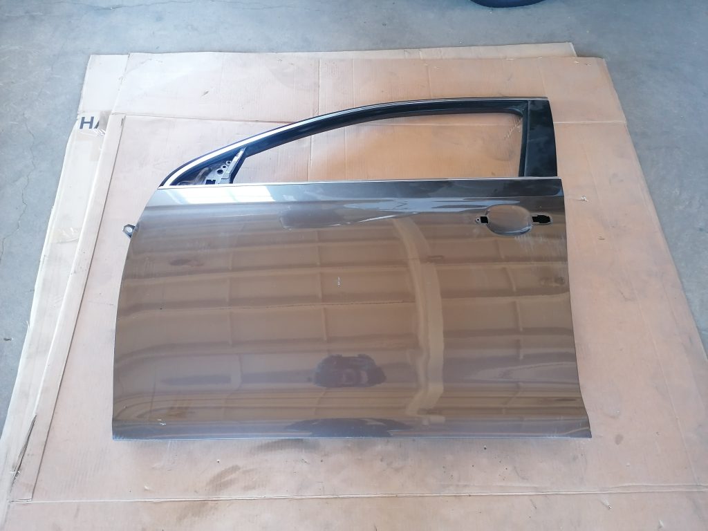 Priekšējās kreisās durvis priekš VW GOLF VARIANT 2012 1 Priekšējās kreisās durvis priekš VW GOLF VARIANT 2012