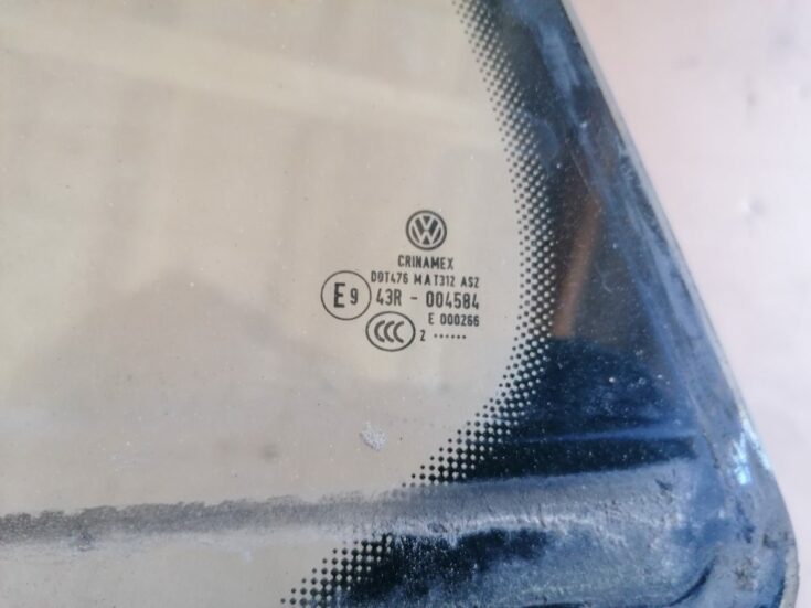 Aizmugurējais kreisais sānu stikls priekš VW GOLF VARIANT 2012 2