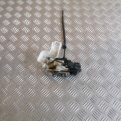 Priekšējo labo durvju slēdzene priekš KIA CEED 2007