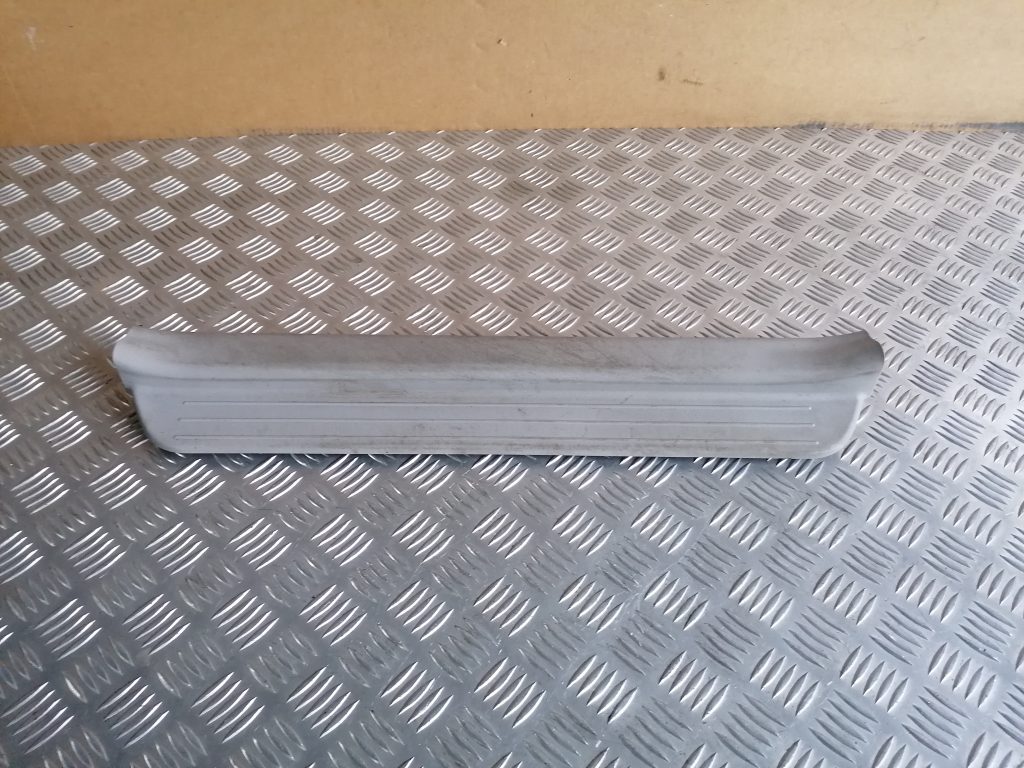 Sliekšņa priekšēja kreisa uzlika (salonā) priekš KIA CEED 2007 1 Sliekšņa priekšēja kreisa uzlika (salonā) priekš KIA CEED 2007