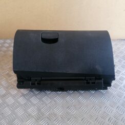 Mantu glabāšanas nodalījums pasažiera pusē priekš SUBARU LEGACY 2009