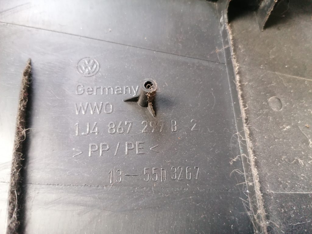 Vidējas salona statnes apdare priekš VW GOLF IV 1999 3 Vidējas salona statnes apdare priekš VW GOLF IV 1999