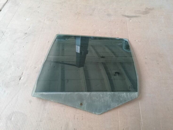 Aizmugurējo kreiso durvju stikls priekš VW GOLF IV 1999 1