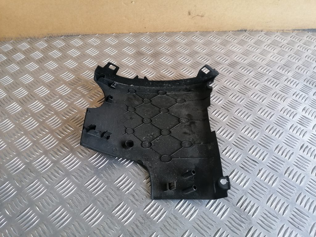 Mērinstrumentu paneļa apakšēja apdare priekš VW GOLF IV 1999 2 Mērinstrumentu paneļa apakšēja apdare priekš VW GOLF IV 1999