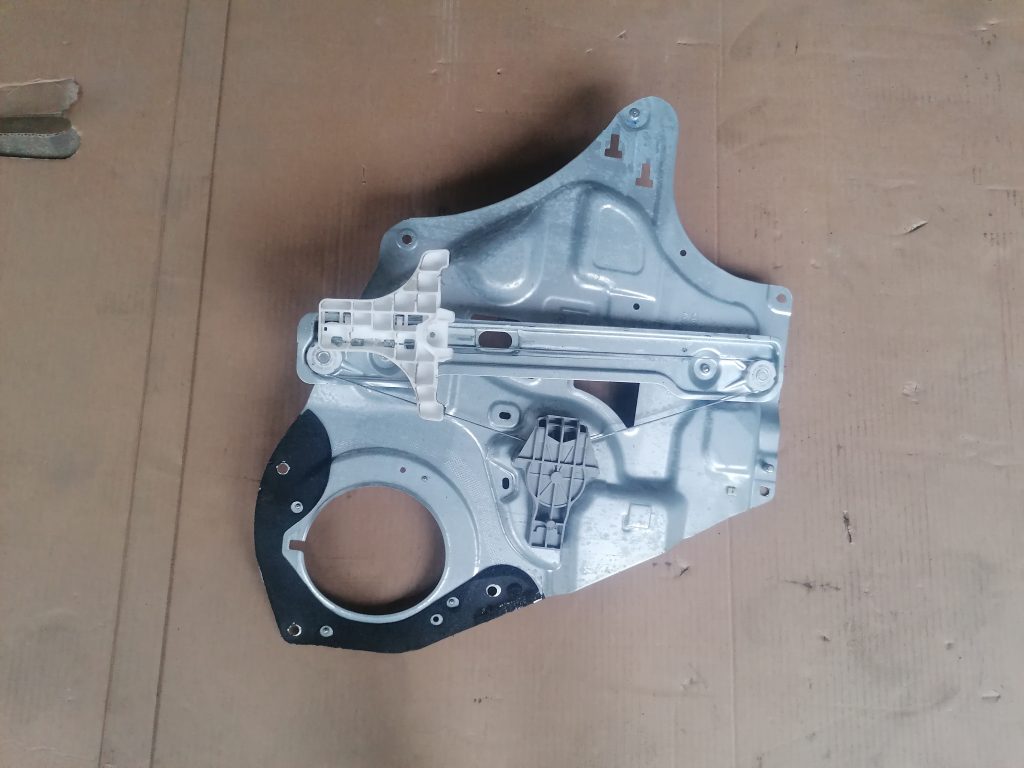 Stikla pacelšanas mehānisms aizmugurējais labais priekš KIA Sportage 2011-2016 834803U030 1 Stikla pacelšanas mehānisms aizmugurējais labais priekš KIA Sportage 2011-2016 834803U030