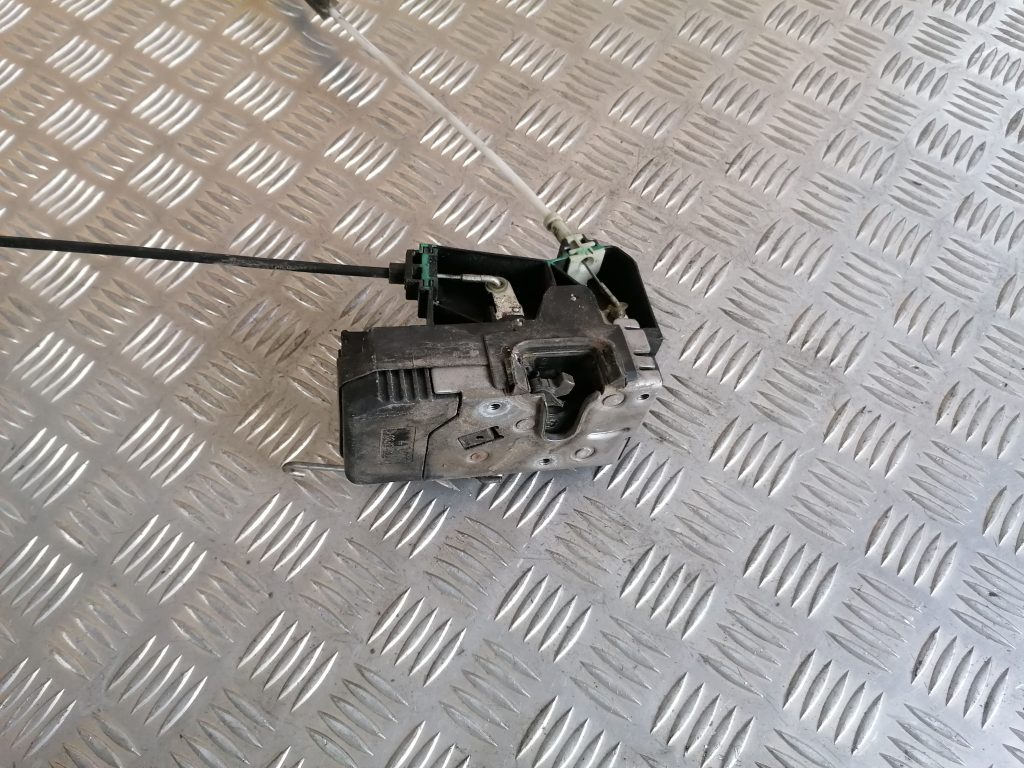 Priekšējo kreiso durvju slēdzene priekš OPEL ASTRA 2002 2 Priekšējo kreiso durvju slēdzene priekš OPEL ASTRA 2002