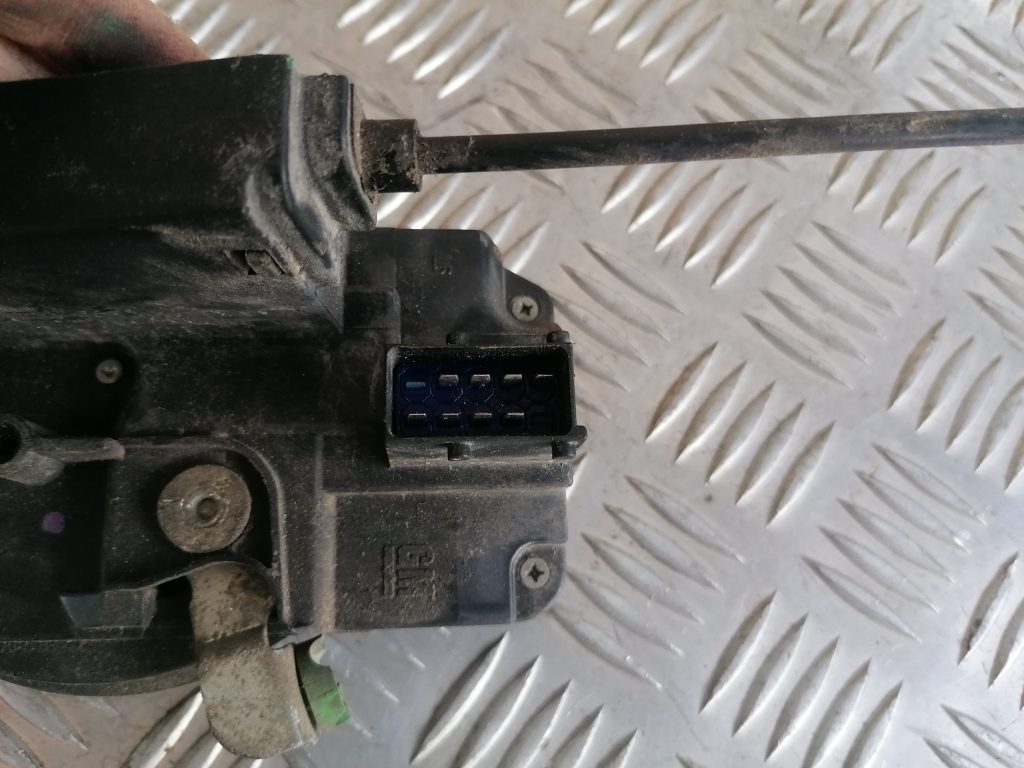 Priekšējo kreiso durvju slēdzene priekš OPEL ASTRA 2002 3 Priekšējo kreiso durvju slēdzene priekš OPEL ASTRA 2002