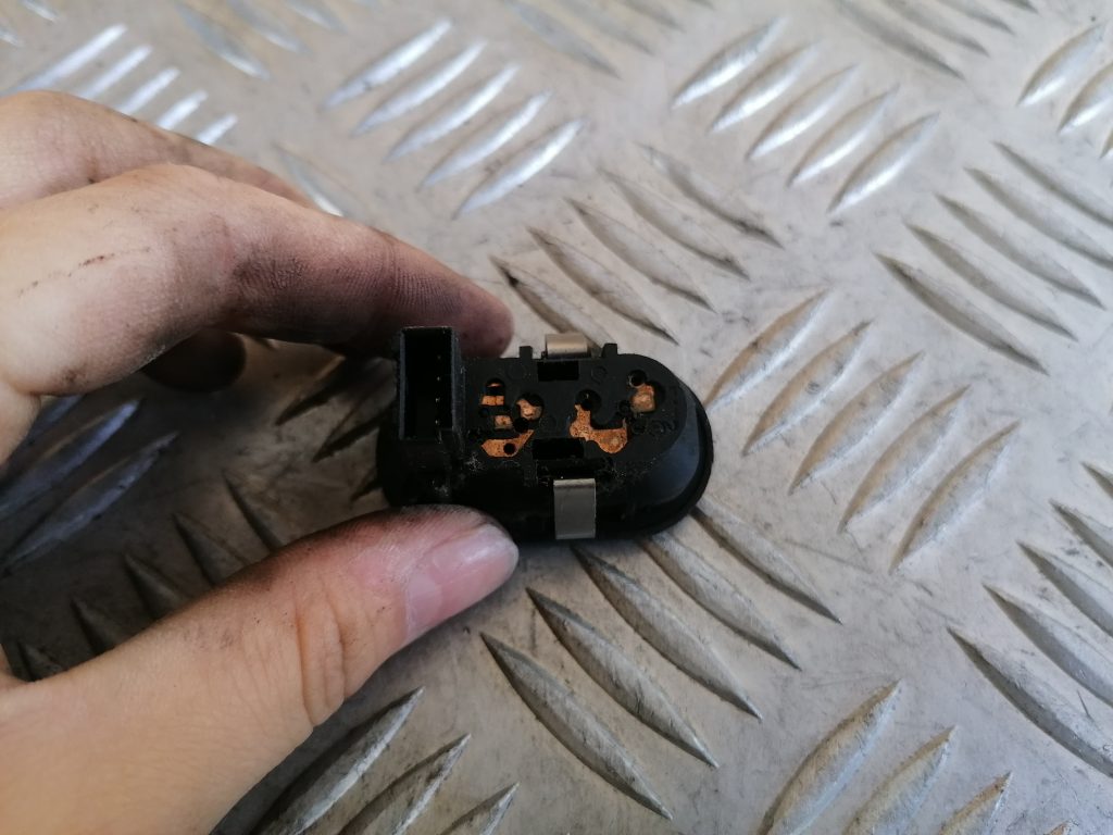 Stikla pacelšanas poga priekš OPEL ASTRA 2002 2 Stikla pacelšanas poga priekš OPEL ASTRA 2002