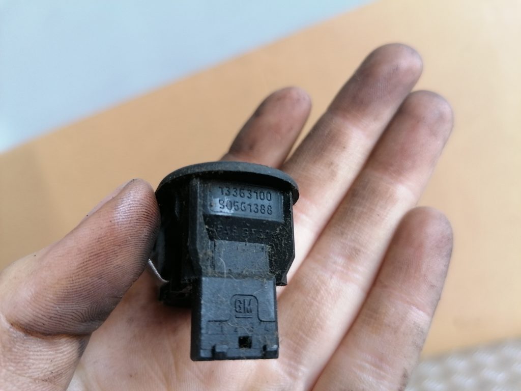 Stikla pacelšanas poga priekš OPEL ASTRA 2002 3 Stikla pacelšanas poga priekš OPEL ASTRA 2002