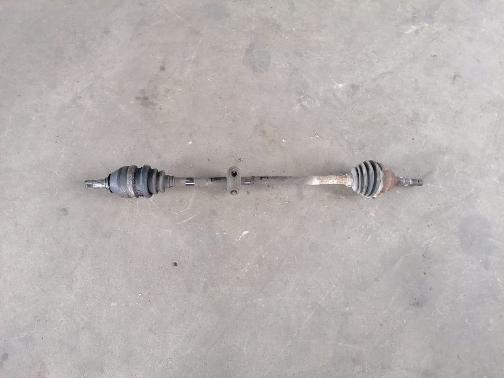 Pusass priekšēja labā priekš OPEL ASTRA 2002 1 Pusass priekšēja labā priekš OPEL ASTRA 2002