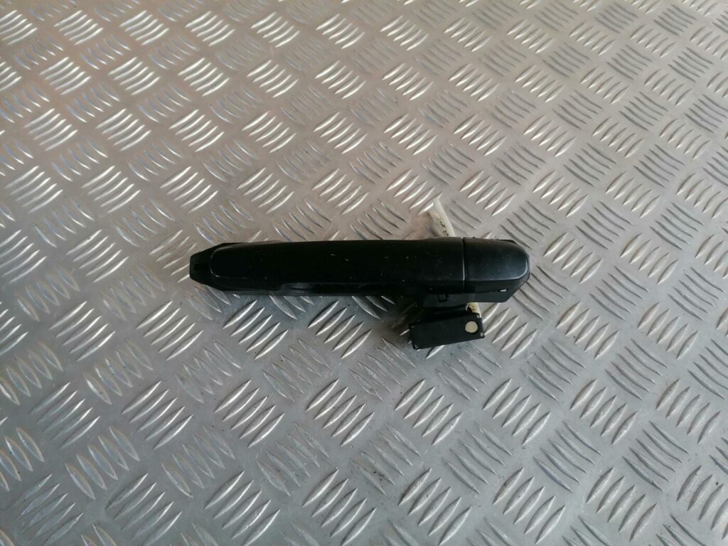 Aizmugurējāis labais durvju rokturis priekš TOYOTA AVENSIS 2007 1 Aizmugurējāis labais durvju rokturis priekš TOYOTA AVENSIS 2007