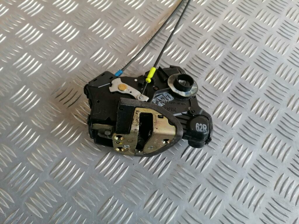 Priekšējo labo durvju slēdzene priekš TOYOTA AVENSIS 2007 2 Priekšējo labo durvju slēdzene priekš TOYOTA AVENSIS 2007