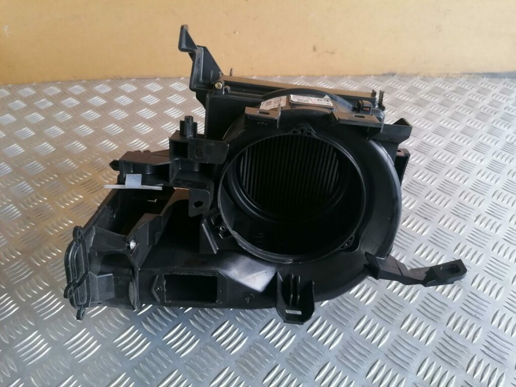 Salona ventilatora korpuss priekš TOYOTA AVENSIS 2007 2 Salona ventilatora korpuss priekš TOYOTA AVENSIS 2007