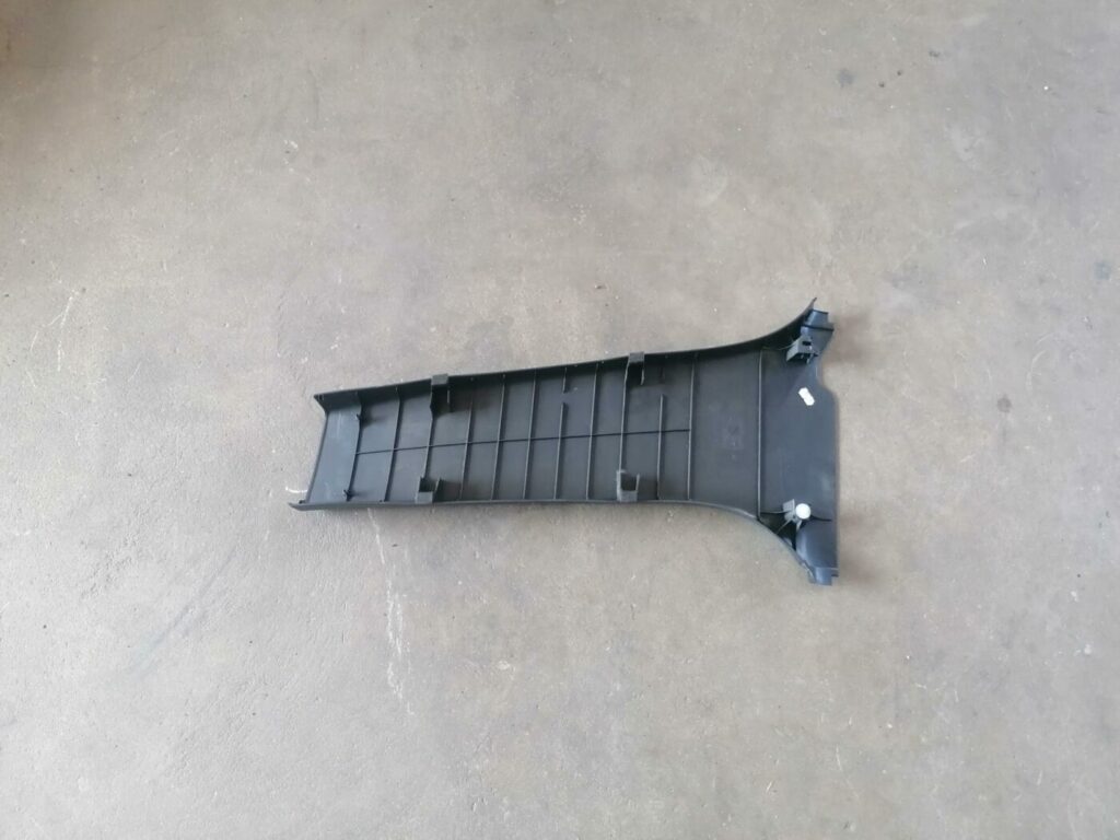 Vidējas salona statnes apdare priekš TOYOTA AVENSIS 2007 2 Vidējas salona statnes apdare priekš TOYOTA AVENSIS 2007