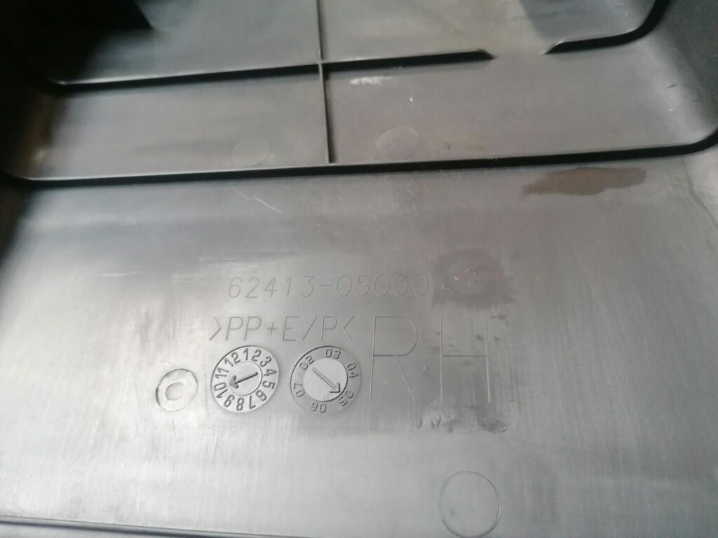 Vidējas salona statnes apdare priekš TOYOTA AVENSIS 2007 3 Vidējas salona statnes apdare priekš TOYOTA AVENSIS 2007