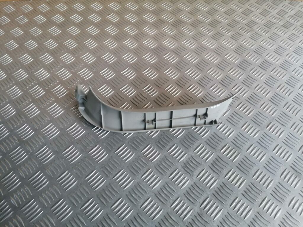 Bagāžnieka vāka apdare priekš TOYOTA AVENSIS 2007 2 Bagāžnieka vāka apdare priekš TOYOTA AVENSIS 2007