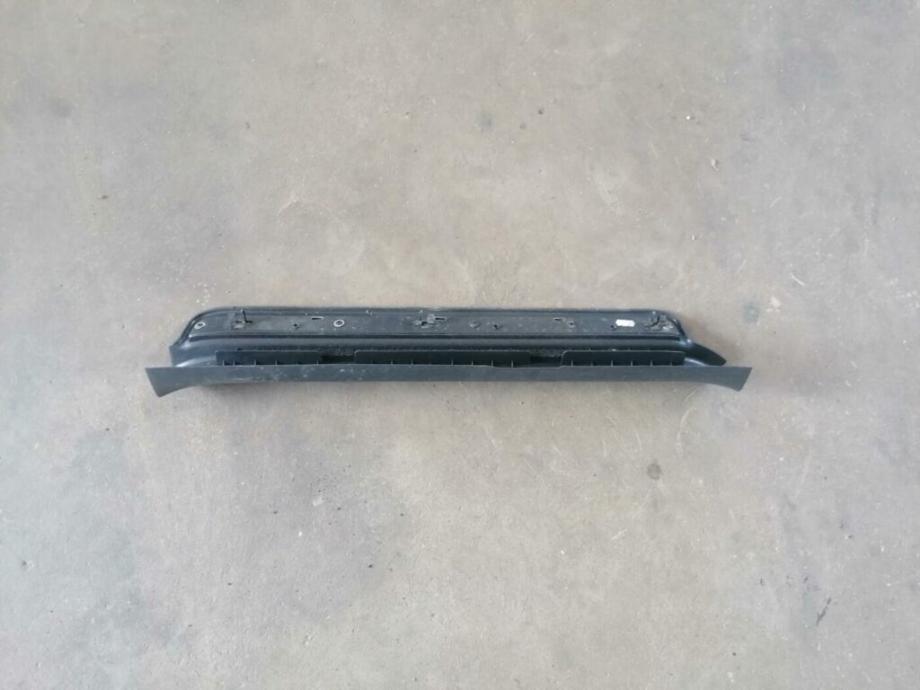 Sliekšņa priekšēja kreisa uzlika (salonā) priekš TOYOTA AVENSIS 2007 2 Sliekšņa priekšēja kreisa uzlika (salonā) priekš TOYOTA AVENSIS 2007