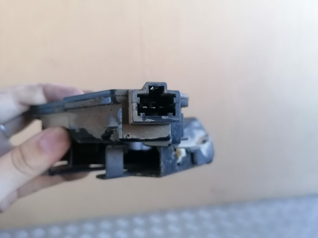 Bagāžnieka vāka slēdzene priekš HONDA ACCORD 2007 YR562P 4 Bagāžnieka vāka slēdzene priekš HONDA ACCORD 2007 YR562P