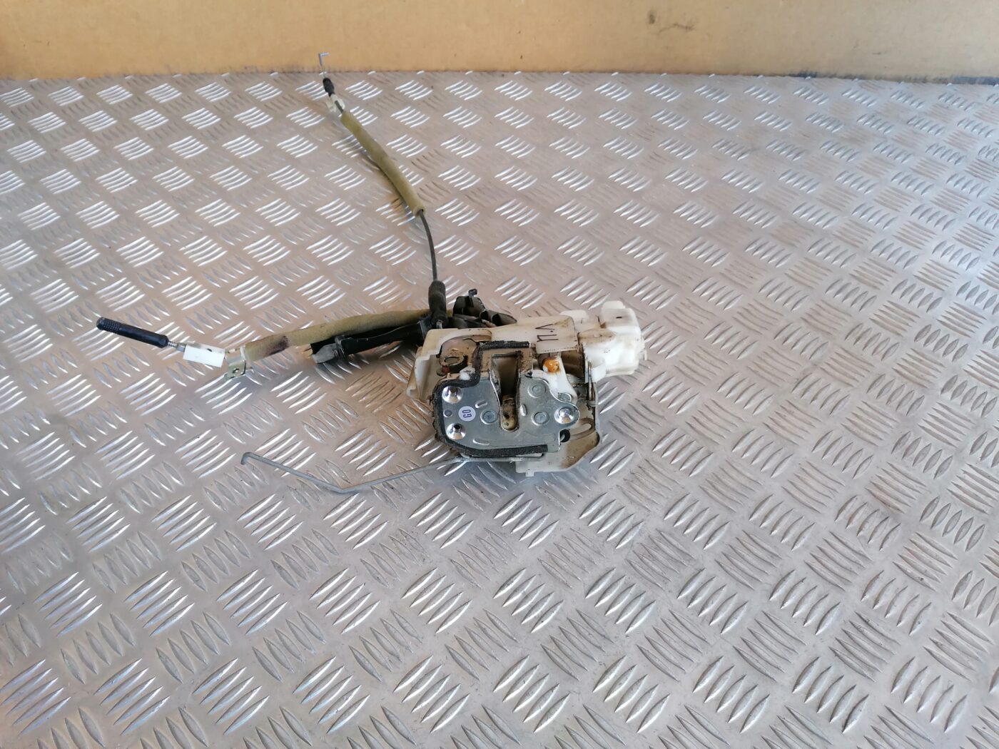 Priekšējo kreiso durvju slēdzene priekš HONDA ACCORD 2007 YR562P 1 Priekšējo kreiso durvju slēdzene priekš HONDA ACCORD 2007 YR562P