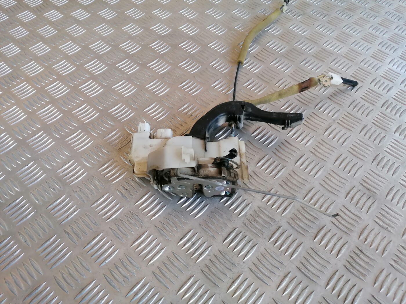 Priekšējo kreiso durvju slēdzene priekš HONDA ACCORD 2007 YR562P 2 Priekšējo kreiso durvju slēdzene priekš HONDA ACCORD 2007 YR562P