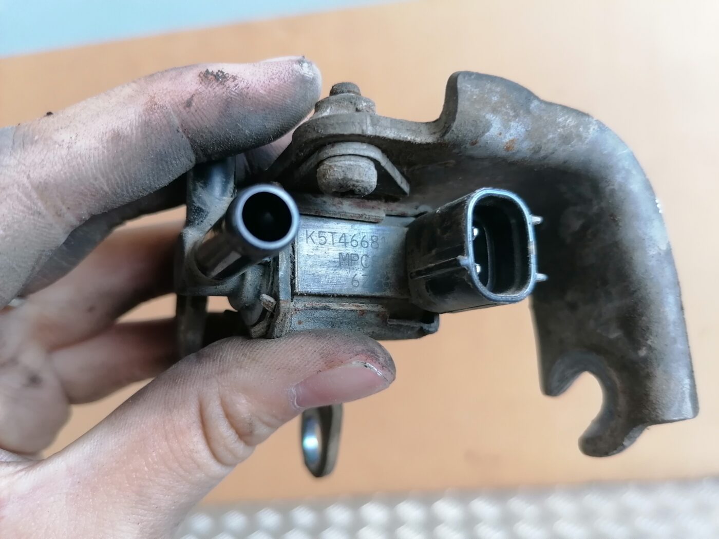 Solenoīda vakuuma vārsts priekš HONDA ACCORD 2007 YR562P 2 Solenoīda vakuuma vārsts priekš HONDA ACCORD 2007 YR562P