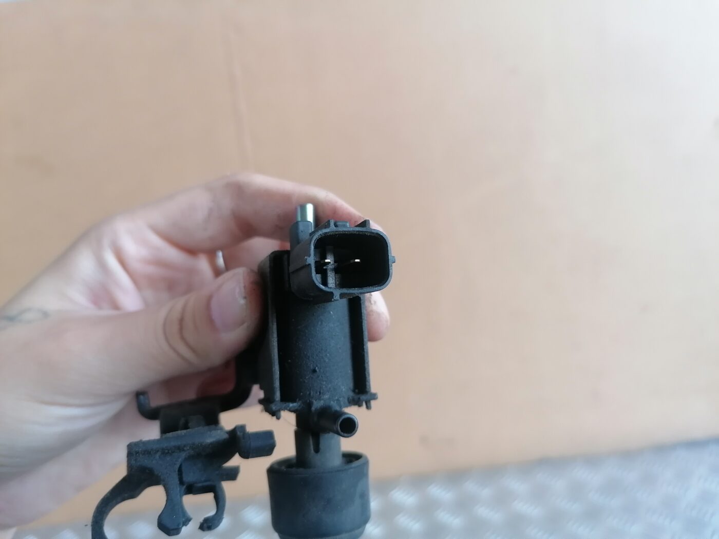 Solenoīda vakuuma vārsts priekš HONDA CR-V 2006 2 Solenoīda vakuuma vārsts priekš HONDA CR-V 2006