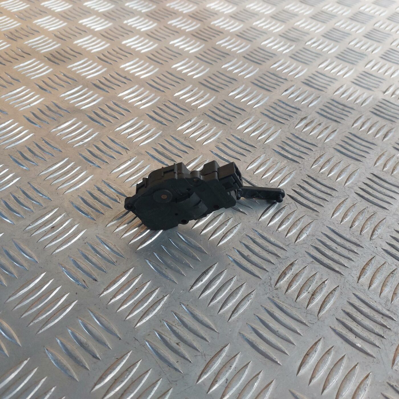 Apsildes sistēmas aktuators priekš BMW 520D F11 2011 TOURING 2 Apsildes sistēmas aktuators priekš BMW 520D F11 2011 TOURING