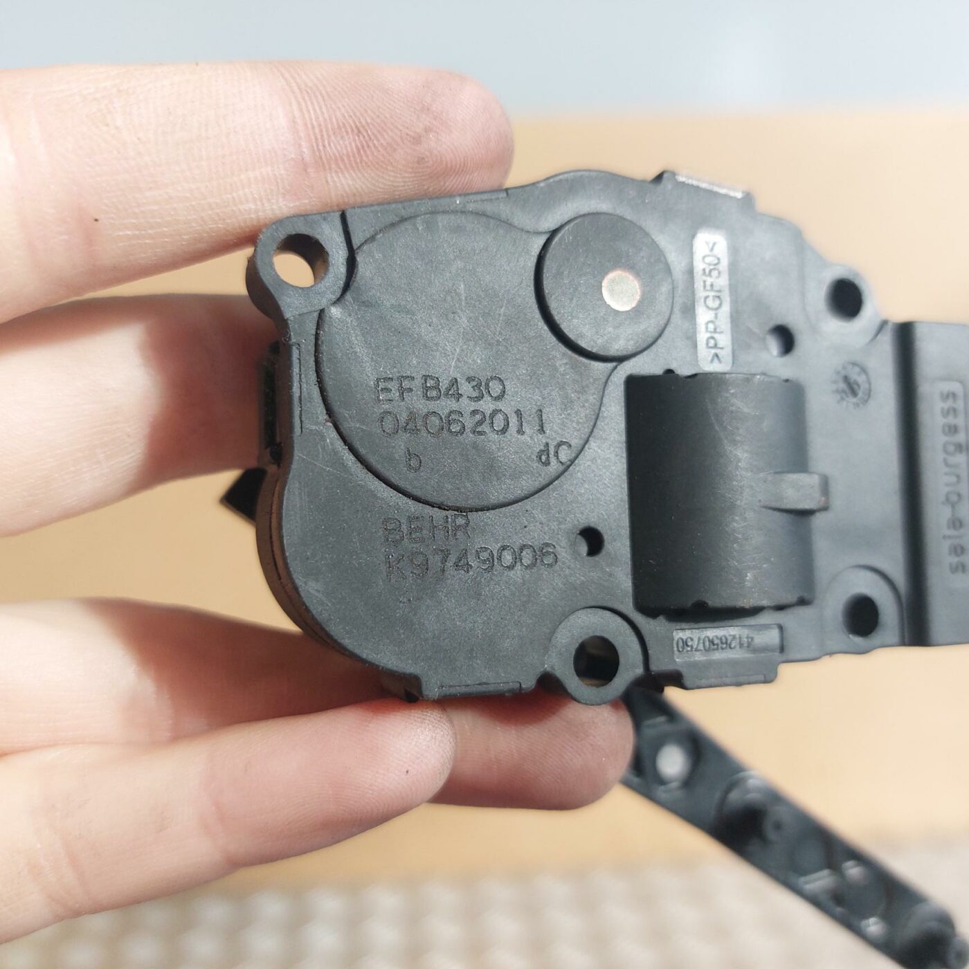 Apsildes sistēmas aktuators priekš BMW 520D F11 2011 TOURING 4 Apsildes sistēmas aktuators priekš BMW 520D F11 2011 TOURING