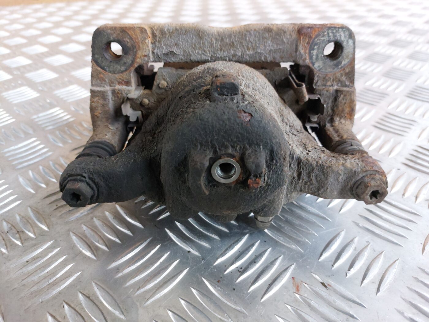 Priekšējais kreisais suports priekš HONDA CIVIC 2006 2 Priekšējais kreisais suports priekš HONDA CIVIC 2006