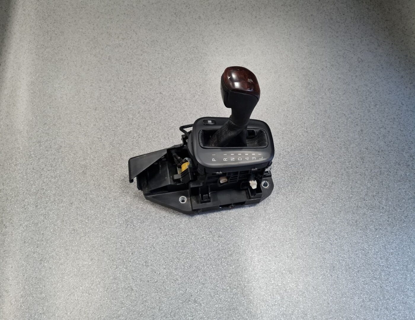 Ātrumu pārslēgšanas slēdzis priekš VOLVO S80 2004 1 Ātrumu pārslēgšanas slēdzis priekš VOLVO S80 2004