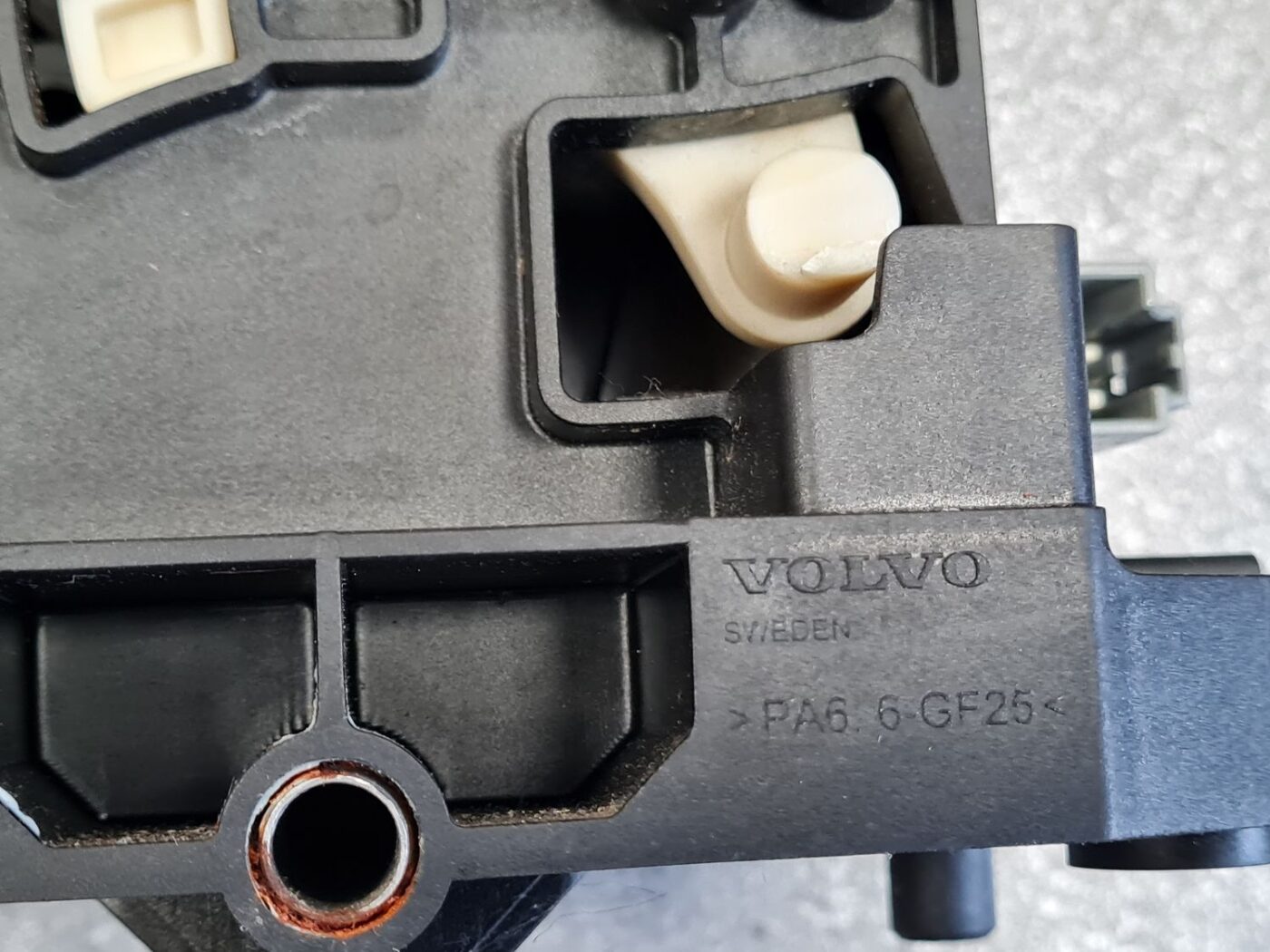 Ātrumu pārslēgšanas slēdzis priekš VOLVO S80 2004 8 Ātrumu pārslēgšanas slēdzis priekš VOLVO S80 2004