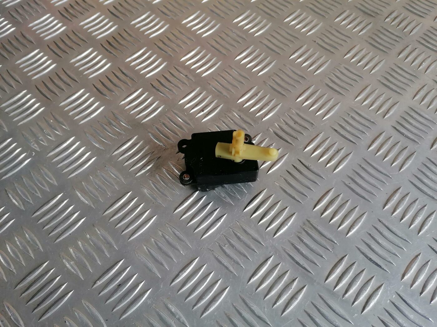 Apsildes sistēmas aktuators priekš VOLVO S80 2004 1 Apsildes sistēmas aktuators priekš VOLVO S80 2004