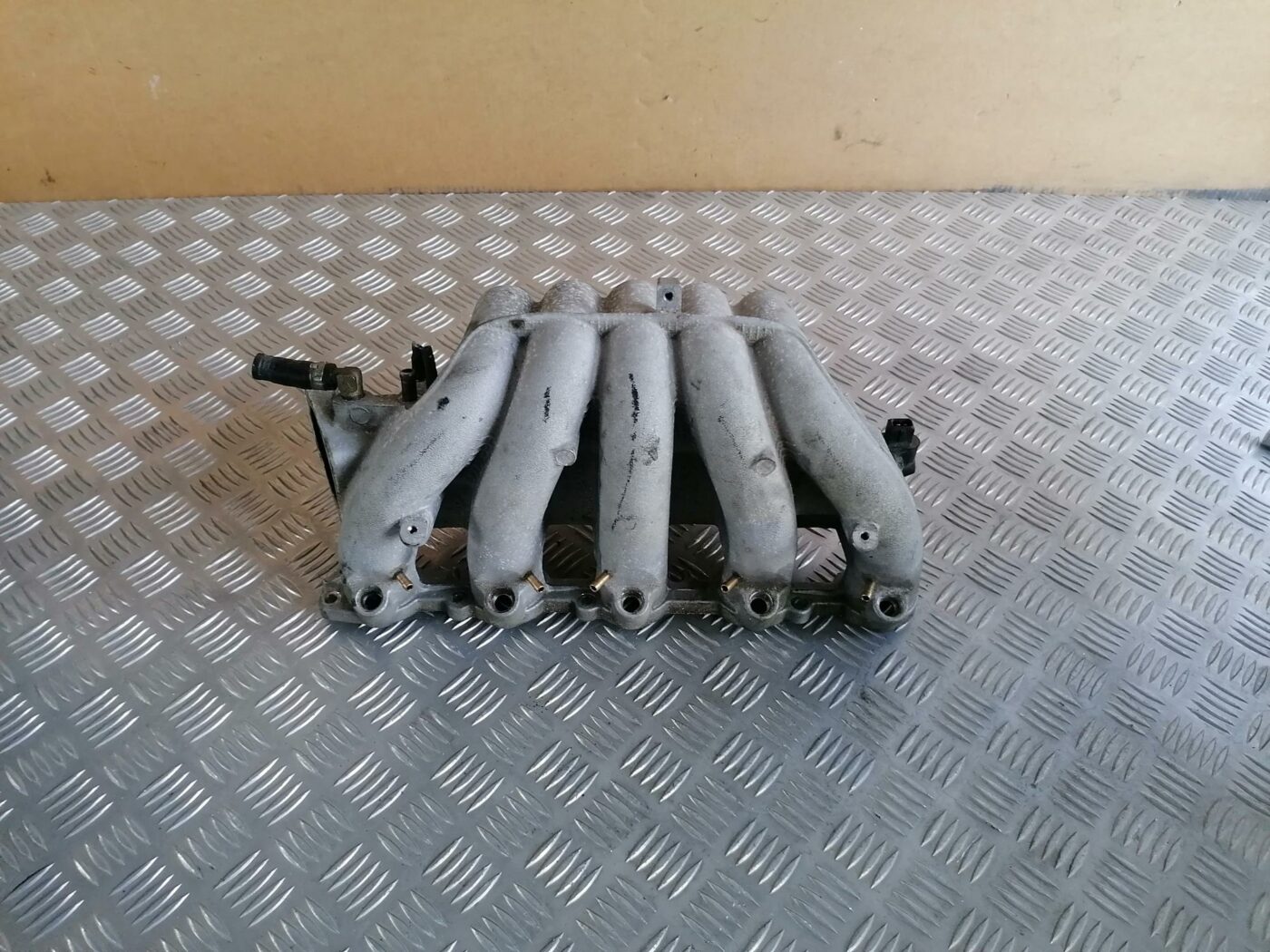 Ieplūdes kolektors priekš VOLVO S80 2004 1 Ieplūdes kolektors priekš VOLVO S80 2004