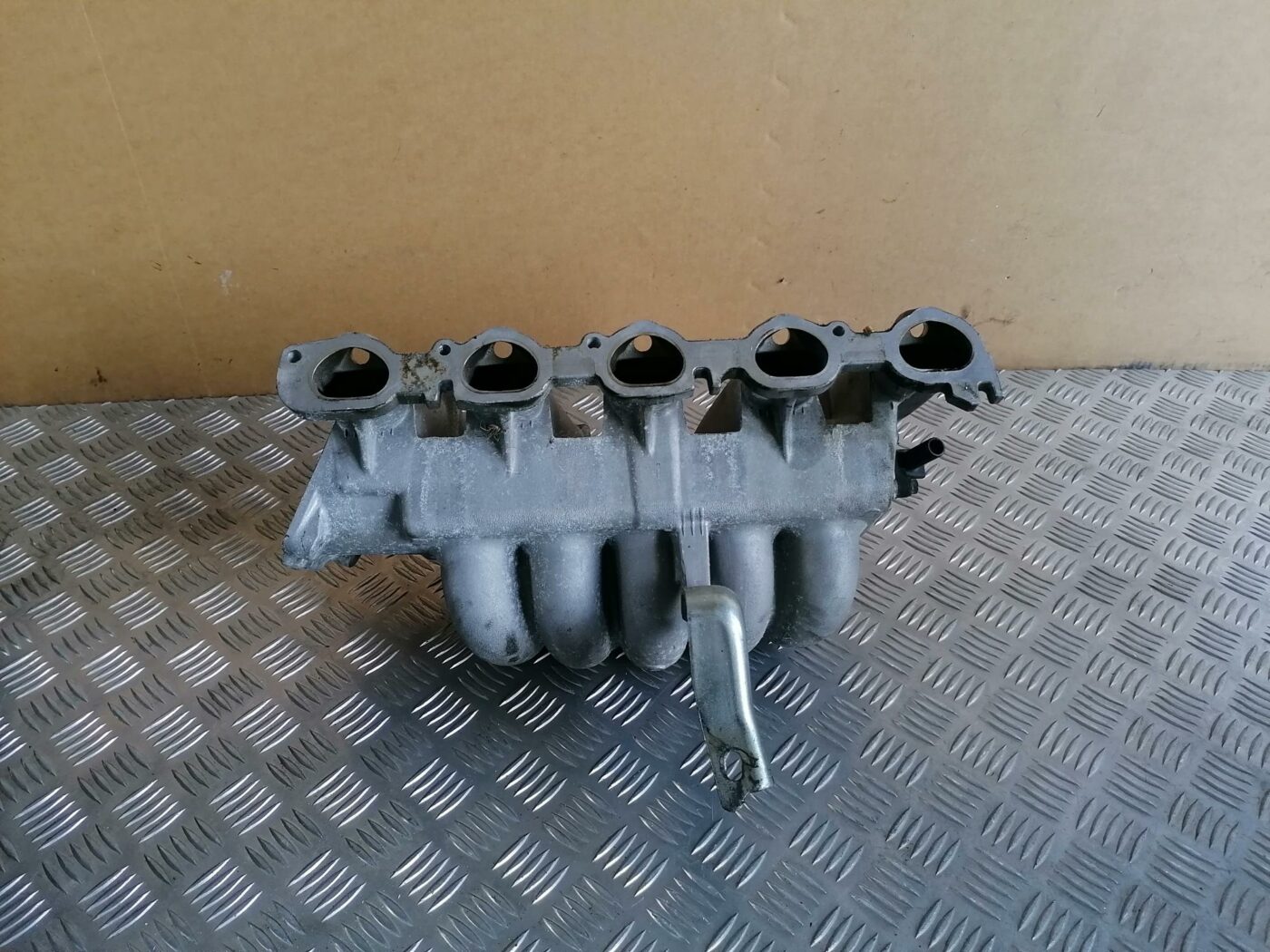 Ieplūdes kolektors priekš VOLVO S80 2004 2 Ieplūdes kolektors priekš VOLVO S80 2004