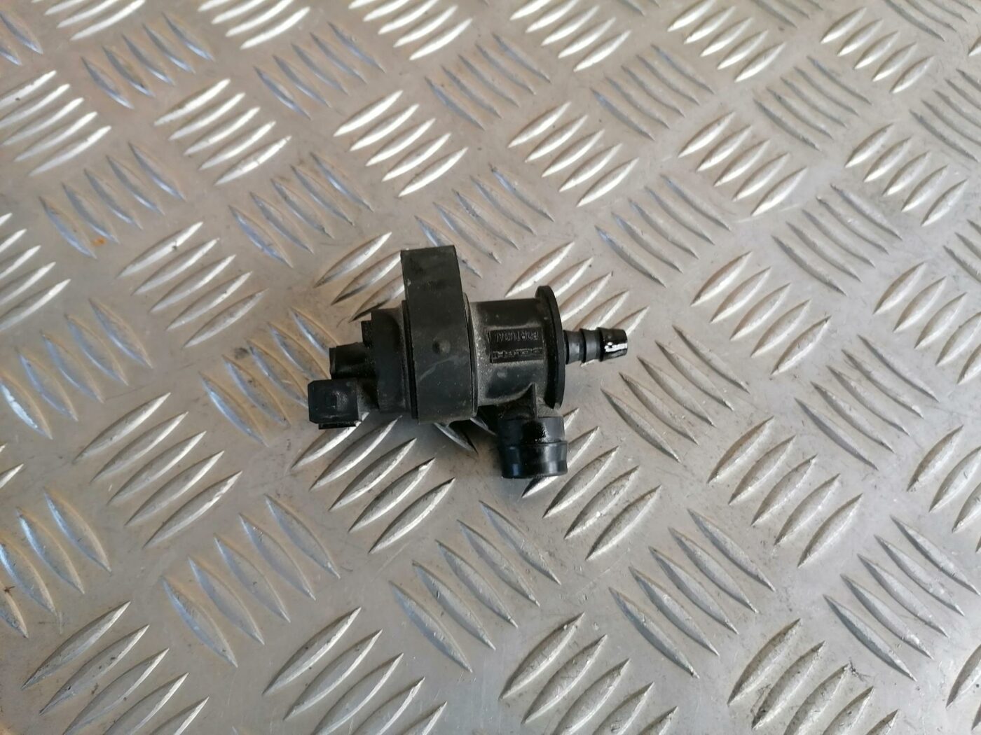 Solenoīda vakuuma vārsts priekš VOLVO S80 2004 1 Solenoīda vakuuma vārsts priekš VOLVO S80 2004