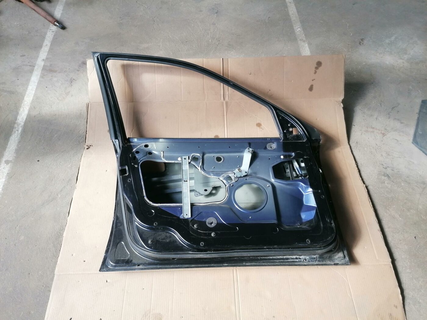 Priekšējās kreisās durvis priekš VOLVO S80 2004 5 Priekšējās kreisās durvis priekš VOLVO S80 2004