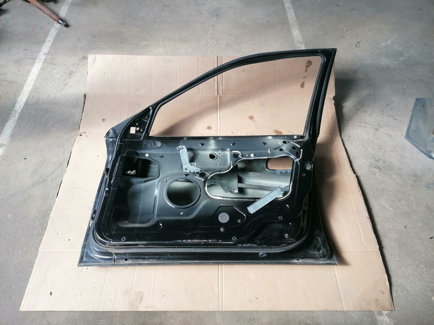 Priekšējās labās durvis priekš VOLVO S80 2004 3 Priekšējās labās durvis priekš VOLVO S80 2004