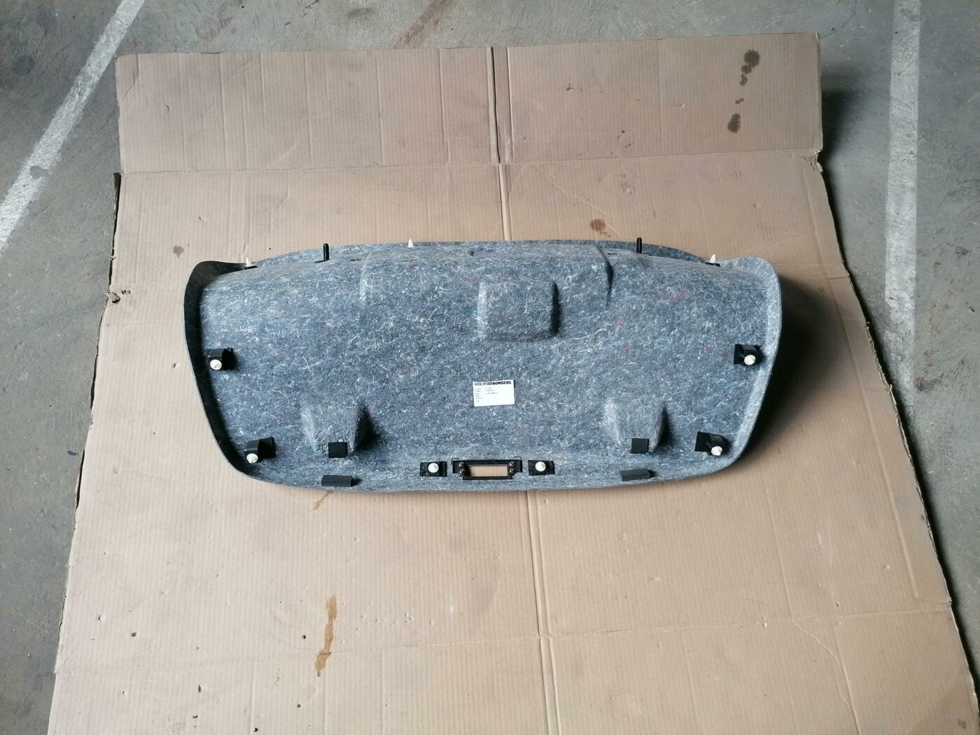 Bagāžnieka vāka liela apdare priekš VOLVO S80 2004 2 Bagāžnieka vāka liela apdare priekš VOLVO S80 2004