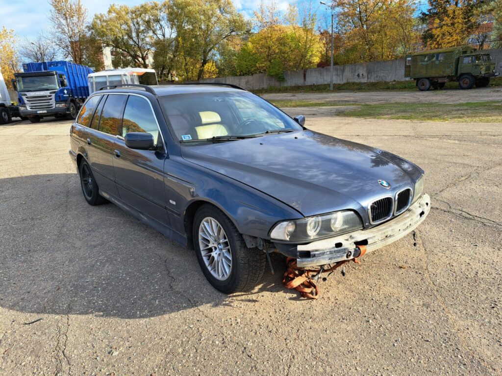 BMW 5 E39 2001 35