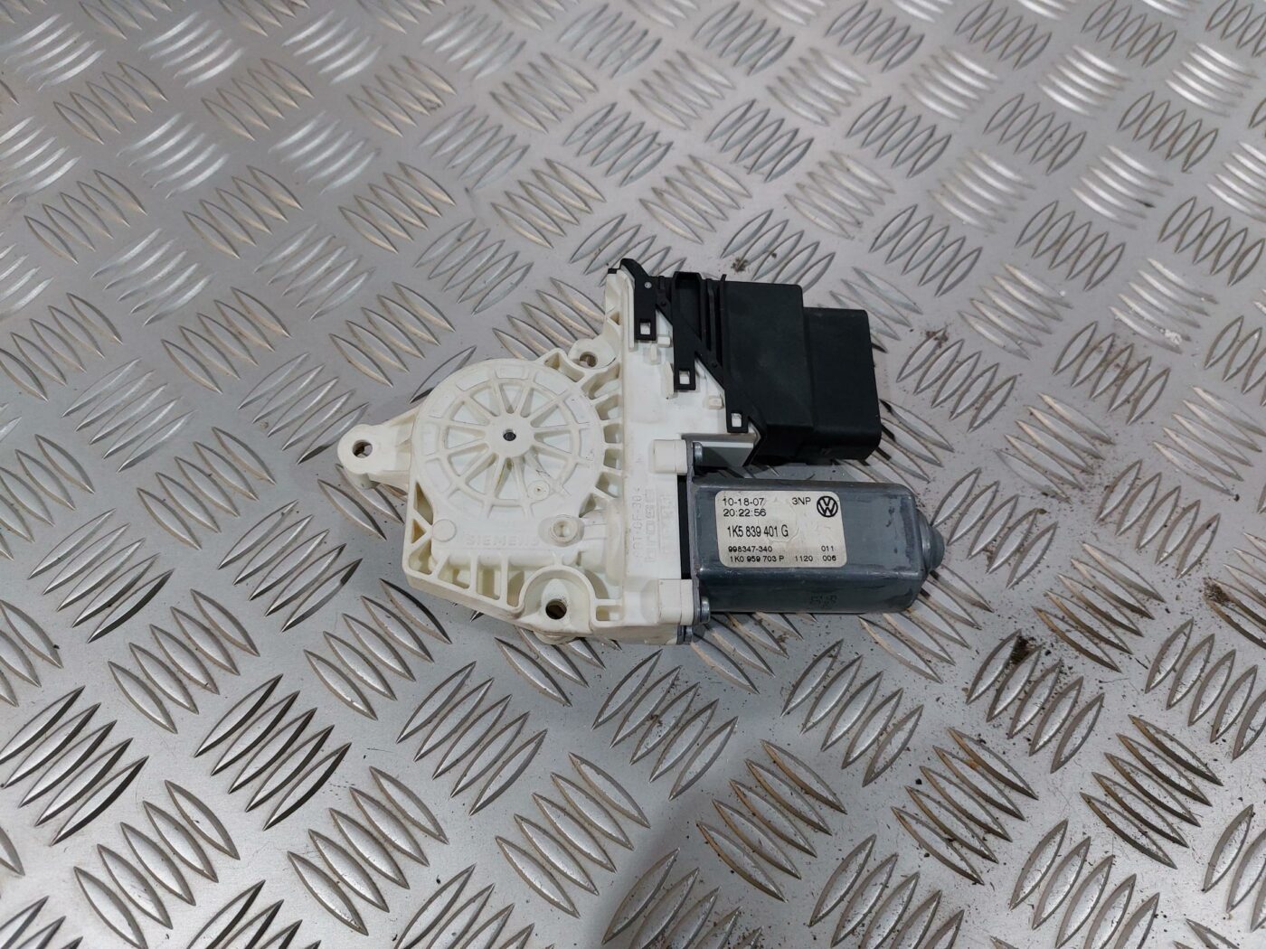 Elektrisko stiklu motors priekš VW JETTA 2008 1 Elektrisko stiklu motors priekš VW JETTA 2008