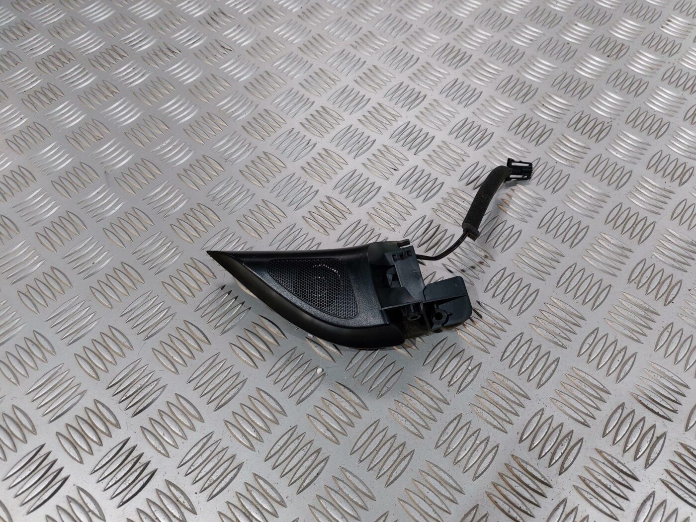 Durvju spoguļa apdares uzlika salonā (ar skaļruni) priekš VW JETTA 2008 1 Durvju spoguļa apdares uzlika salonā (ar skaļruni) priekš VW JETTA 2008