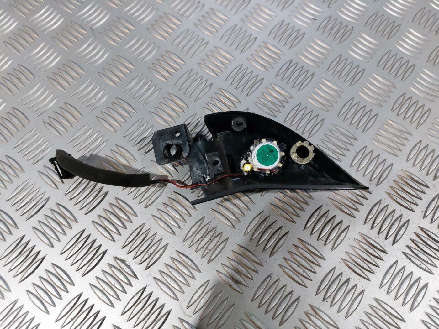 Durvju spoguļa apdares uzlika salonā (ar skaļruni) priekš VW JETTA 2008 2 Durvju spoguļa apdares uzlika salonā (ar skaļruni) priekš VW JETTA 2008