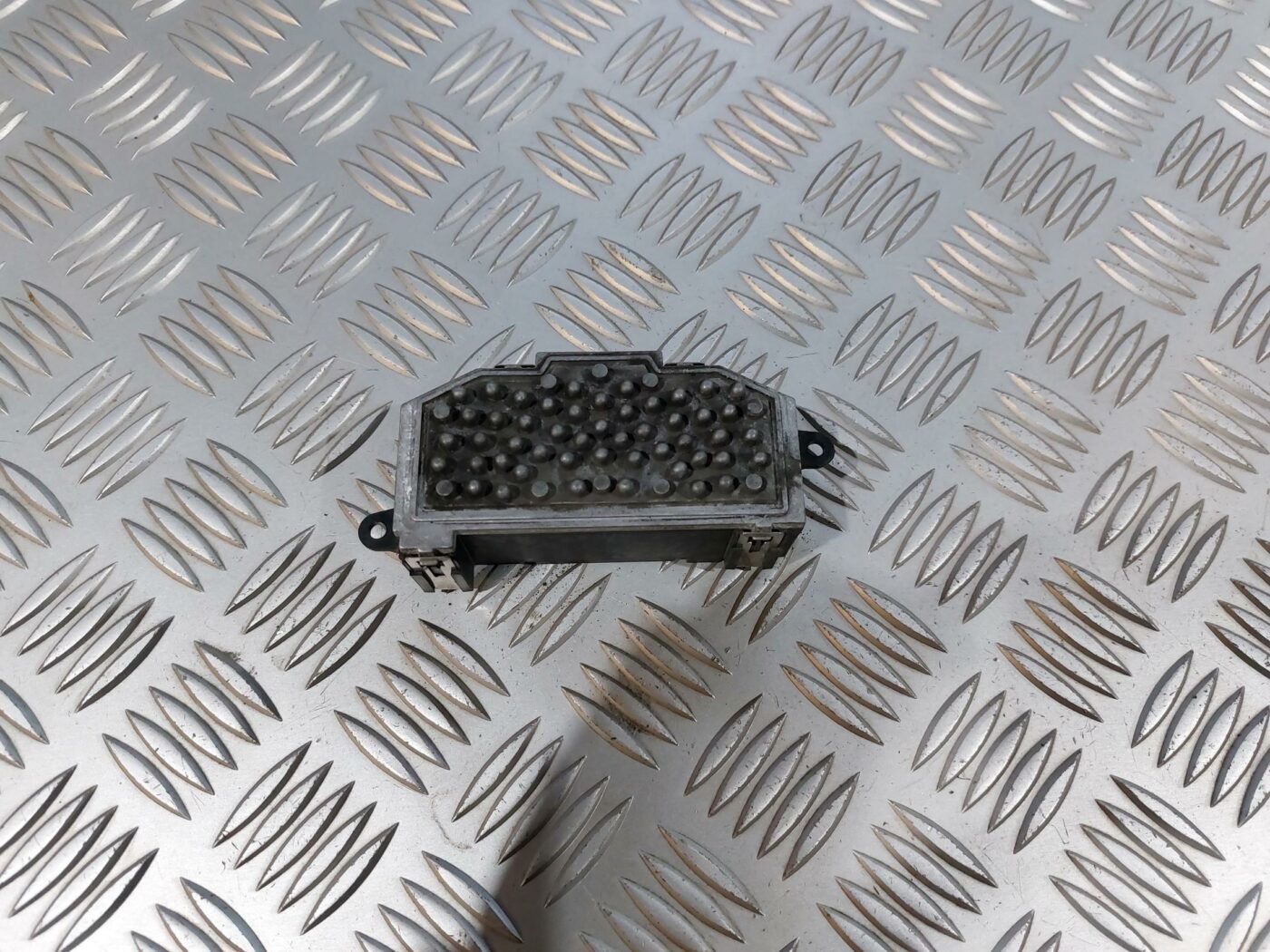 Salona ventilatora rezistors priekš VW JETTA 2008 1 Salona ventilatora rezistors priekš VW JETTA 2008